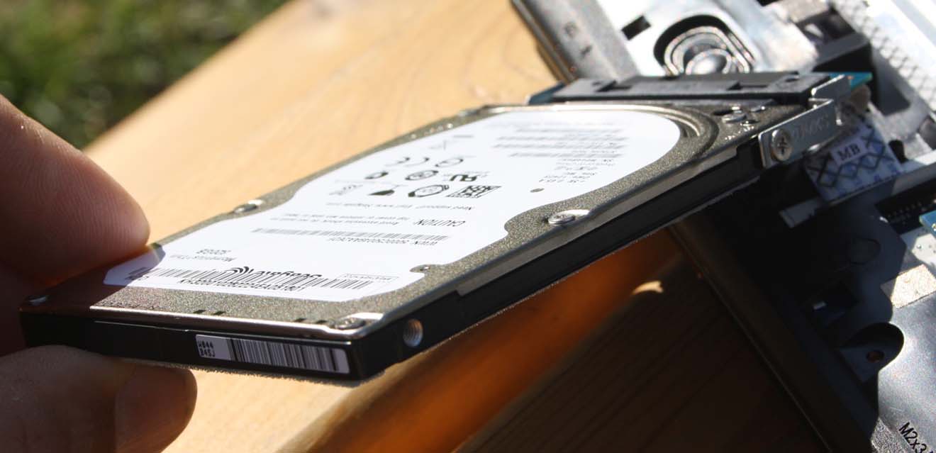 Замена жесткого диска на ноутбуке в Сургуте