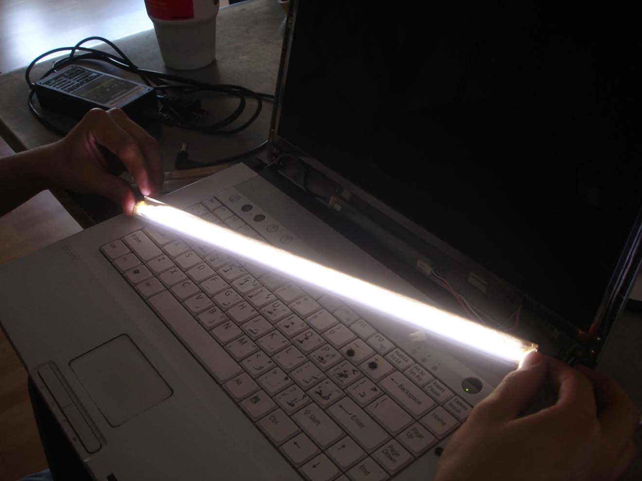 Замена и ремонт подсветки экрана ноутбука в Сургуте