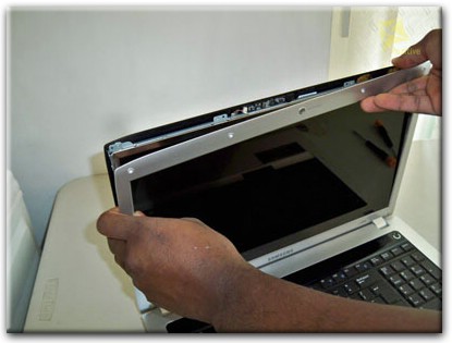 Замена экрана ноутбука Samsung в Сургуте